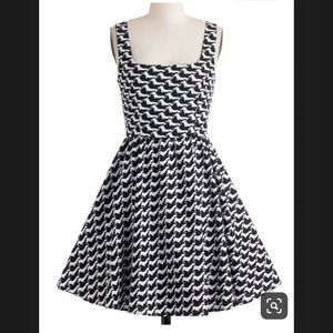 ModCloth Retrolicious Houndstooth dog dress S